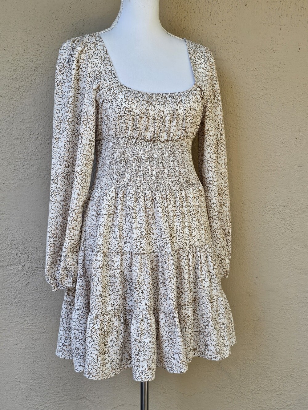 Princess Polly Smocked Tiered Mini / Midi Dress W/ Puff Sleeves Sz 6
